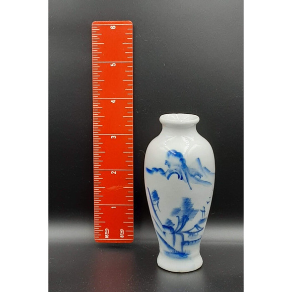Vntg Chinese Landscape Painted Blue and White Small Vase 4" tall - Picture 2 of 6